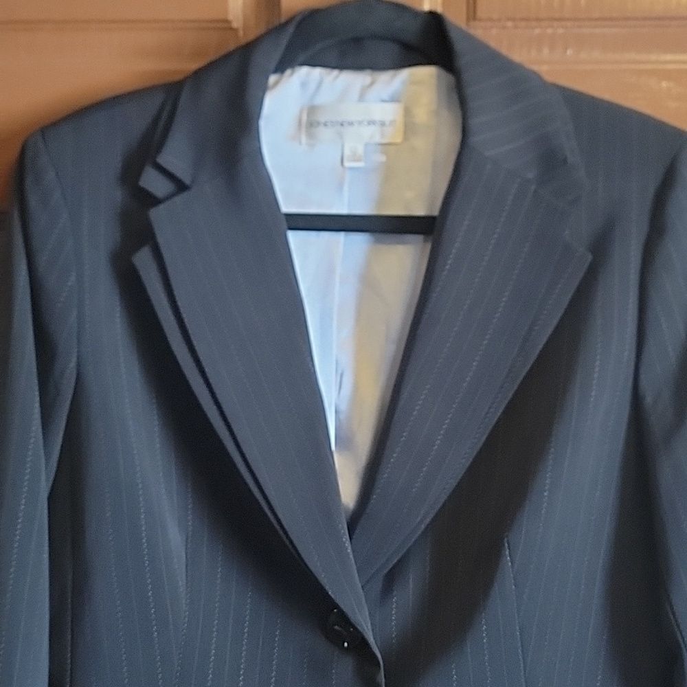 Jones NY-Black double lapel gray striped blazer Size 12 NWT.